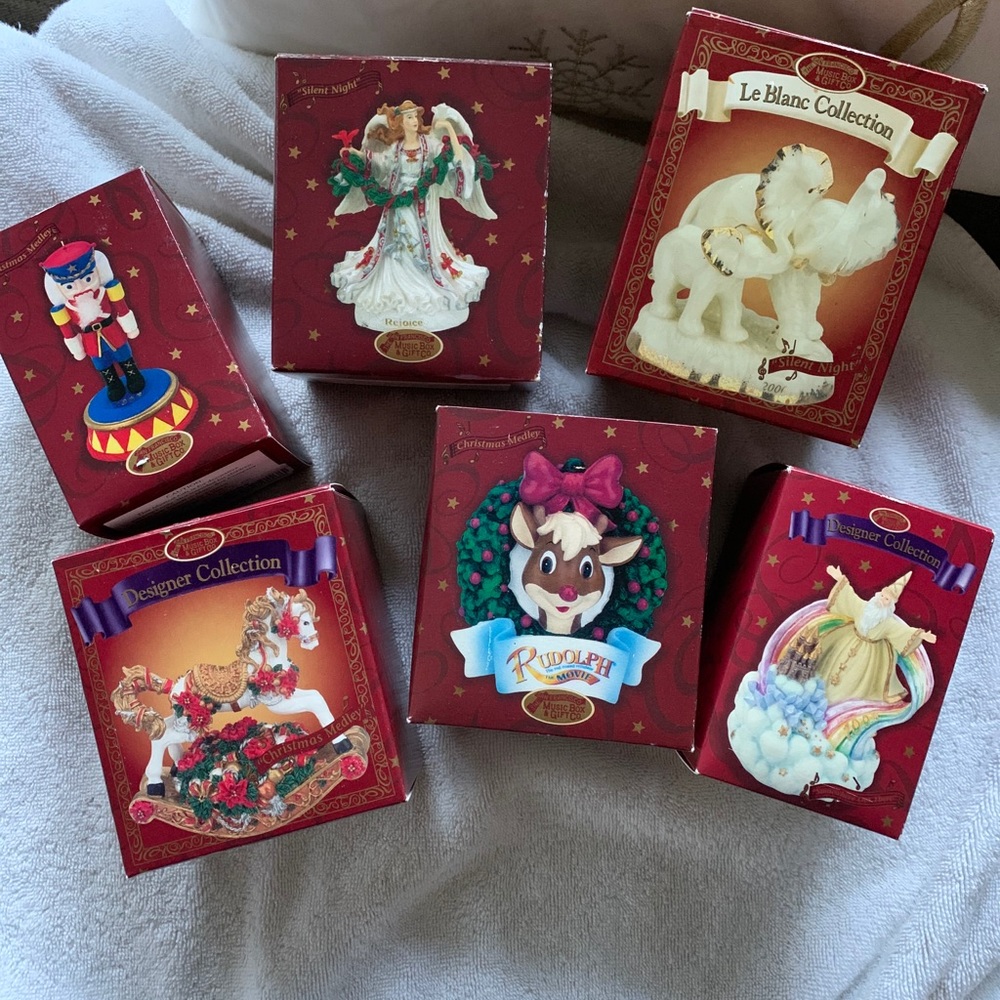 Set of 6 San Francisco music co ornaments boxed